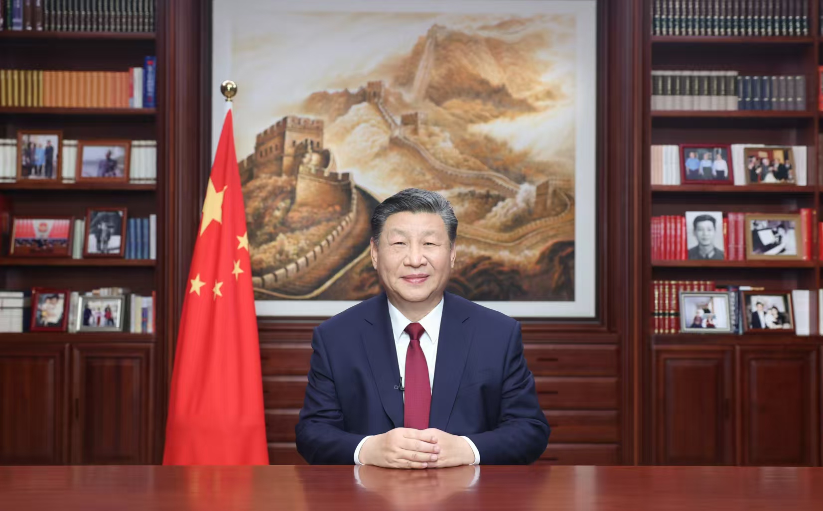 2023年12月31日，新年前夕，國家主席習(xí)近平通過中央廣播電視總臺(tái)和互聯(lián)網(wǎng)，發(fā)表二〇二四年新年賀詞。圖片來源：新華社