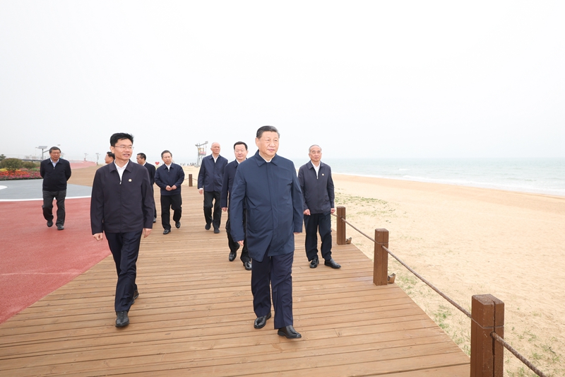 2024年5月22日，習(xí)近平總書記在山東日照陽光海岸綠道考察。