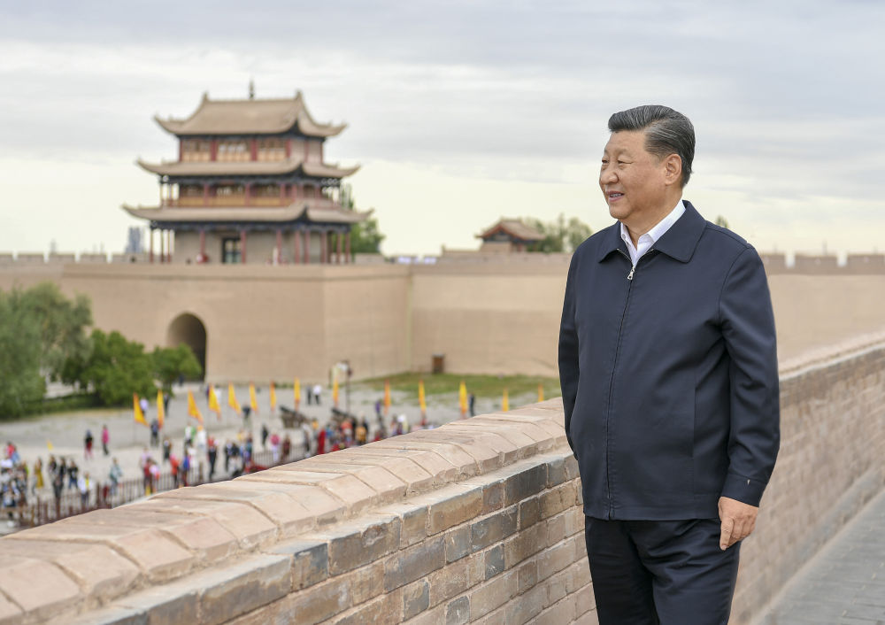 2019年8月20日上午，習近平總書記來到嘉峪關(guān)關(guān)城，登上城樓察看關(guān)城整體面貌，聽取河西走廊長城、關(guān)隘歷史文化情況介紹。新華社記者 謝環(huán)馳 攝