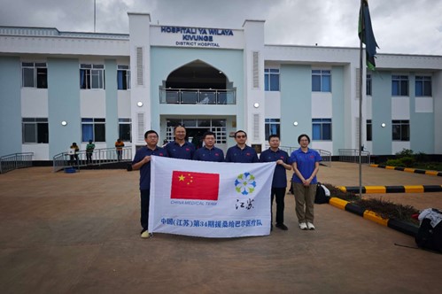 中國援桑給巴爾醫(yī)療隊在基文吉區(qū)醫(yī)院開展相關(guān)活動。中國援桑醫(yī)療隊供圖