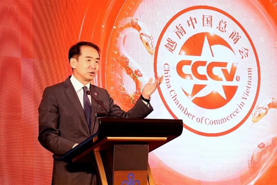 何煒大使致辭。越南中國總商會供圖