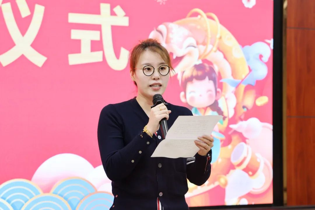 傅園慧在新教師入職儀式上發(fā)言。浙江大學供圖