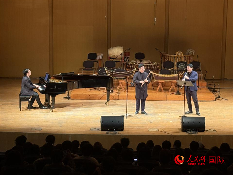 來自泰國東方大學(xué)的音樂家在演奏《敦煌印象》。人民網(wǎng)記者 張矜若攝