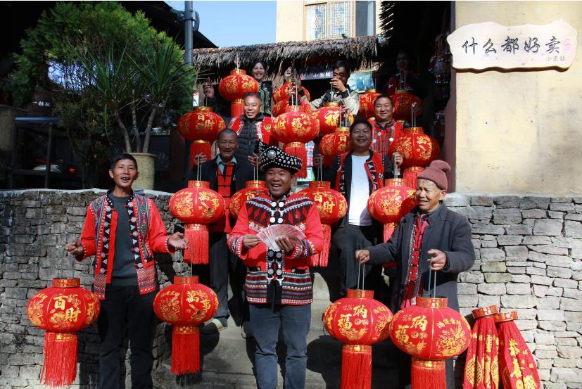 云南騰沖司莫拉佤族村村民歡歡喜喜過新年。