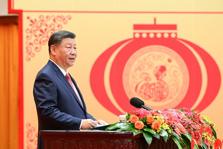 1月27日，中共中央、國(guó)務(wù)院在北京人民大會(huì)堂舉行2025年春節(jié)團(tuán)拜會(huì)。中共中央總書(shū)記、國(guó)家主席、中央軍委主席習(xí)近平發(fā)表講話。新華社記者 李學(xué)仁 攝
