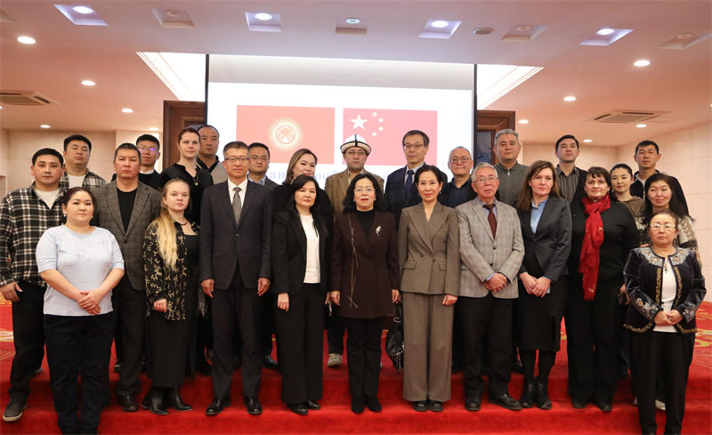 與會(huì)人員合影。中國駐吉爾吉斯斯坦使館供圖