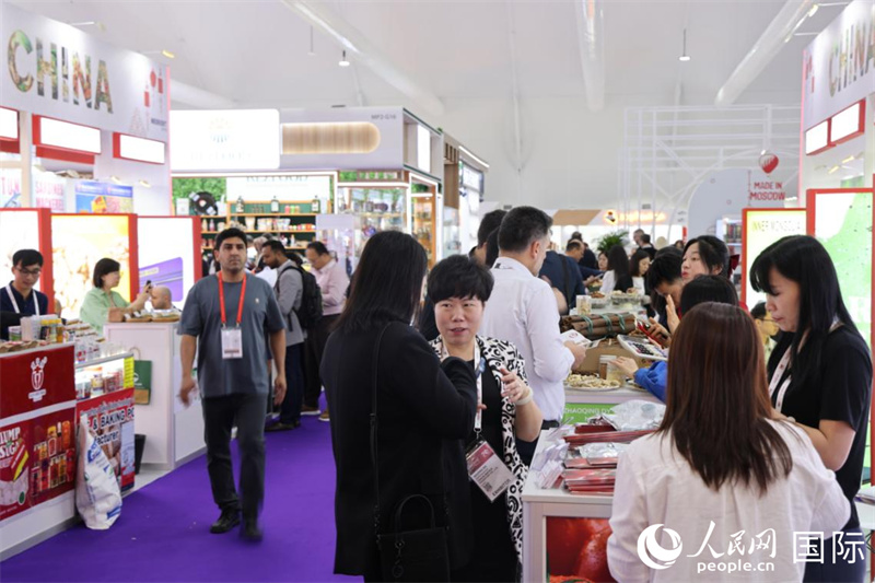 第三十屆海灣食品展正在迪拜舉行，圖為中國(guó)館一角。人民網(wǎng)記者 張志文攝