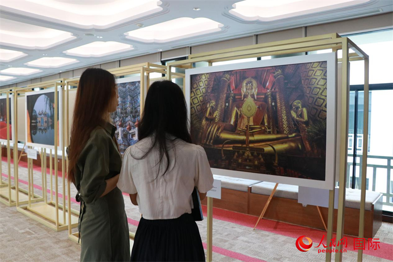 “遇見”攝影展現(xiàn)場。朱瀟逸攝
