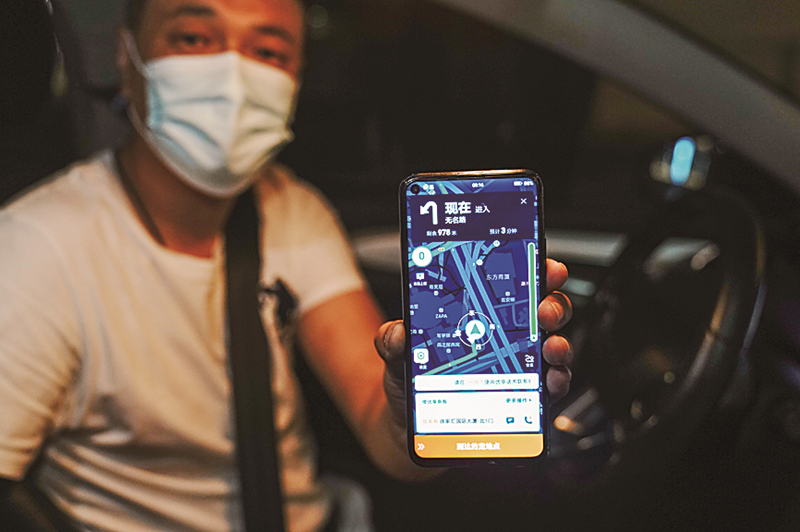2022年6月1日凌晨，網(wǎng)約車司機黃興展示他當(dāng)天接到的第一單。