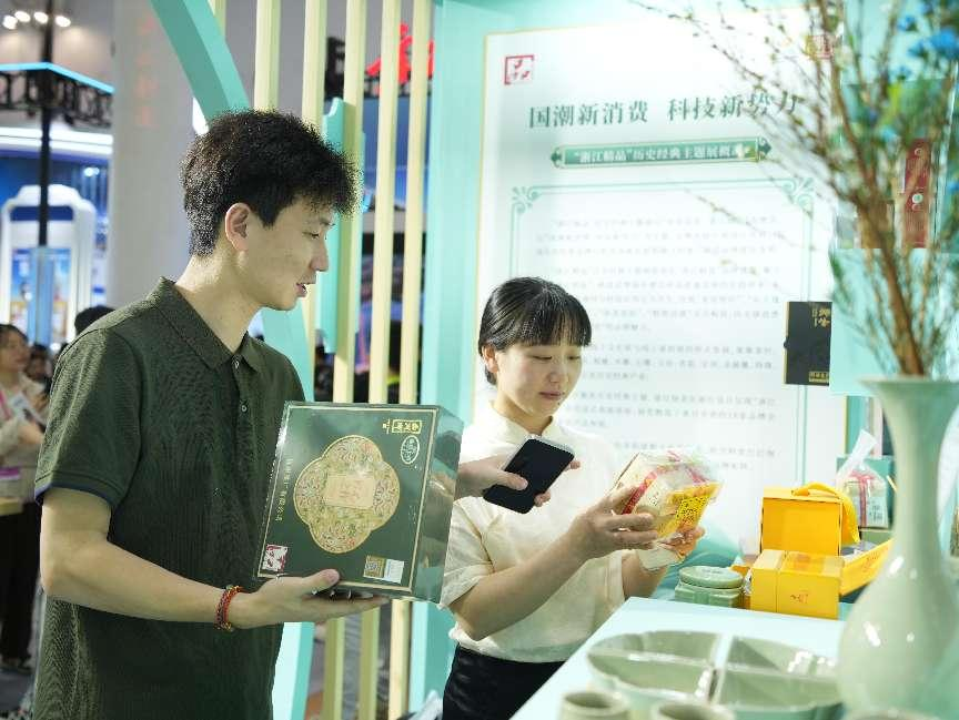 國潮新消費帶來科技文化消費新理念。人民網(wǎng)記者 張力洋攝