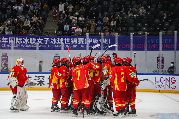 中國隊球員慶祝勝利。圖片來源：中國冰球協(xié)會