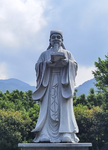 位于南平的朱熹石雕塑像。圖片來源：視覺中國