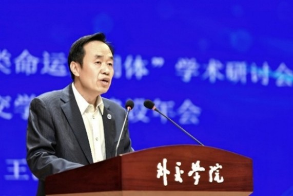 外交學(xué)院黨委書(shū)記王世廷大使致辭。主辦方供圖