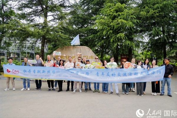 4月21日，人民網(wǎng)“一帶一路”青年友好交流活動走進(jìn)洛陽。人民網(wǎng)記者 魯揚(yáng)攝