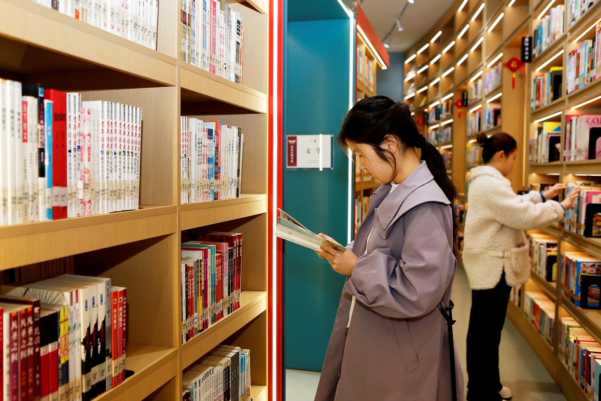 △2025年3月29日，讀者在山西臨汾市襄汾縣圖書館閱讀。