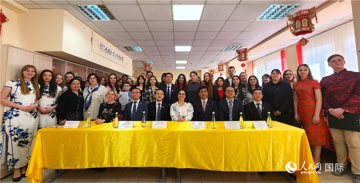 參加中文翻譯比賽全體人員合影。人民網(wǎng)記者 蔡子暢攝