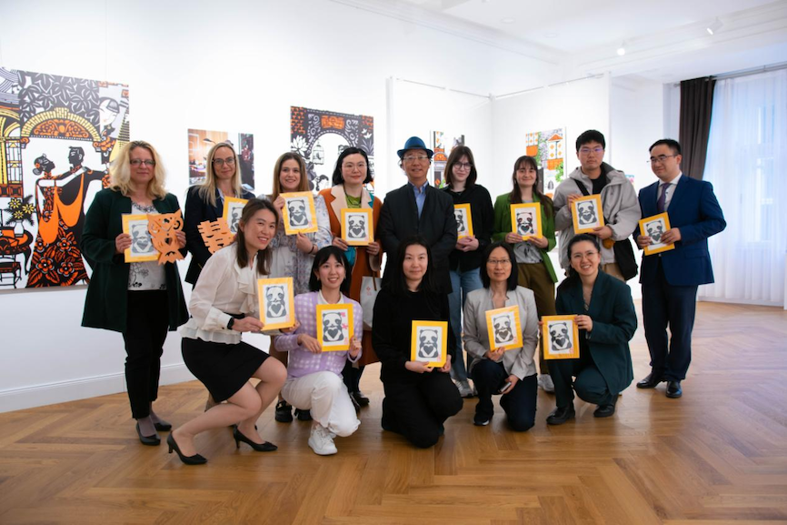 嘉賓合影。圖片由布達(dá)佩斯中國文化中心供圖