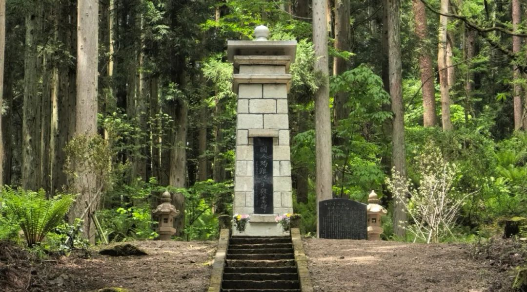 福島縣豬苗代町中國殉難勞工慰靈碑修繕完工暨植樹祭掃儀式舉行。中國駐新潟總領館供圖
