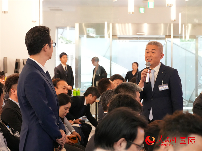 參會企業(yè)與海南代表團(tuán)積極交流。