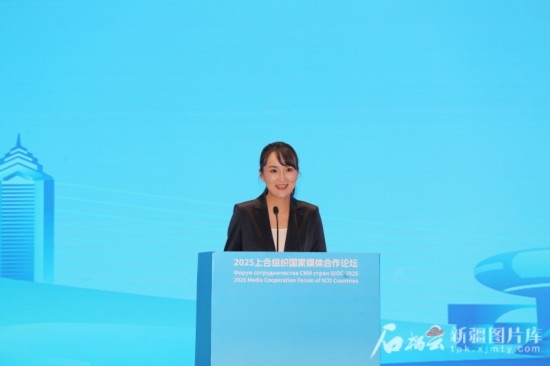 5月23日，在2025上合組織國家媒體合作論壇青年文化交流營活動中，人民日報社記者阿爾達克·塔巴拉克發(fā)言。石榴云/新疆日報記者 李雄心攝