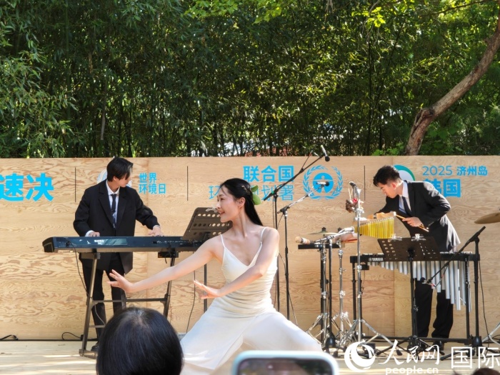 《舞，自然》舞蹈表演。人民網(wǎng)記者 李明攝