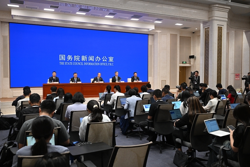 新華全媒+|國新辦舉行新聞發(fā)布會介紹“十四五”時期發(fā)展社會主義民主有關(guān)情況(2)XxjpsgC007078_20250818_PEPFN0A001.jpg