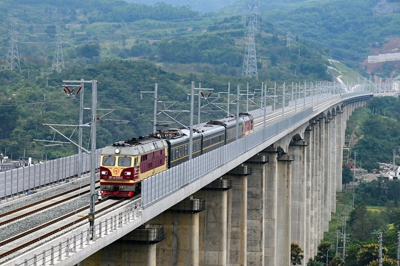 盤興高鐵進(jìn)入聯(lián)調(diào)聯(lián)試階段(2)#XxjpsgC000248_20250906_PEPFN0A001.jpg